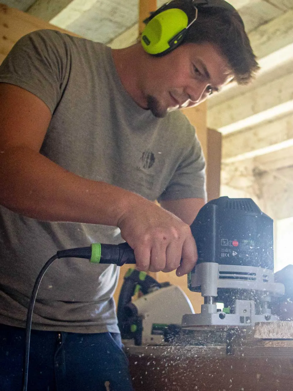 Tom Klein, menuisier-ébéniste, dans son atelier à Gerde